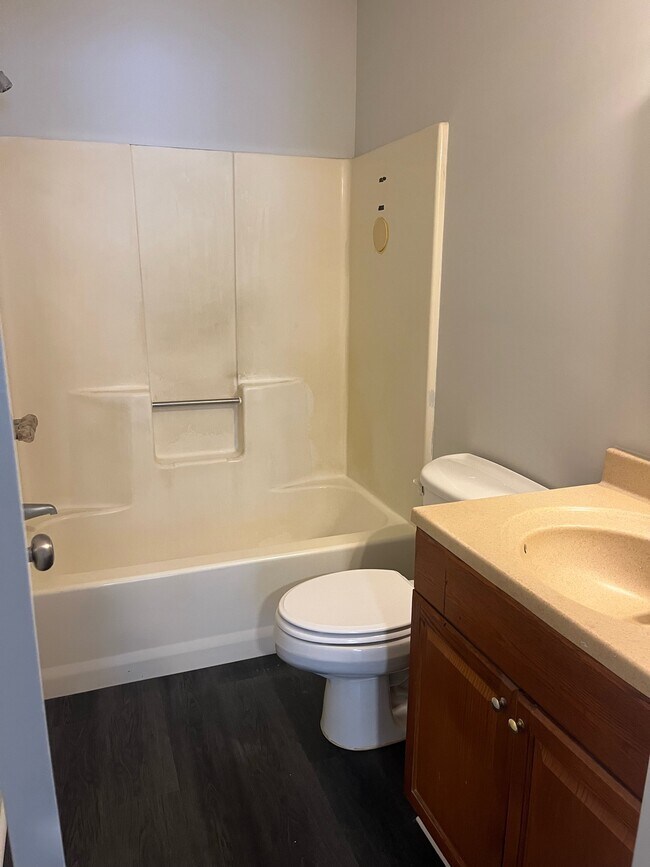 Building Photo - 110 Peachtree Dr