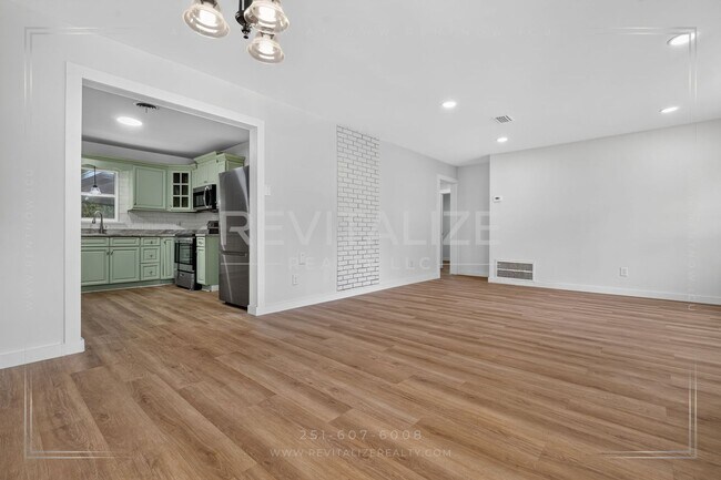 Building Photo - 2900 Lott Dr
