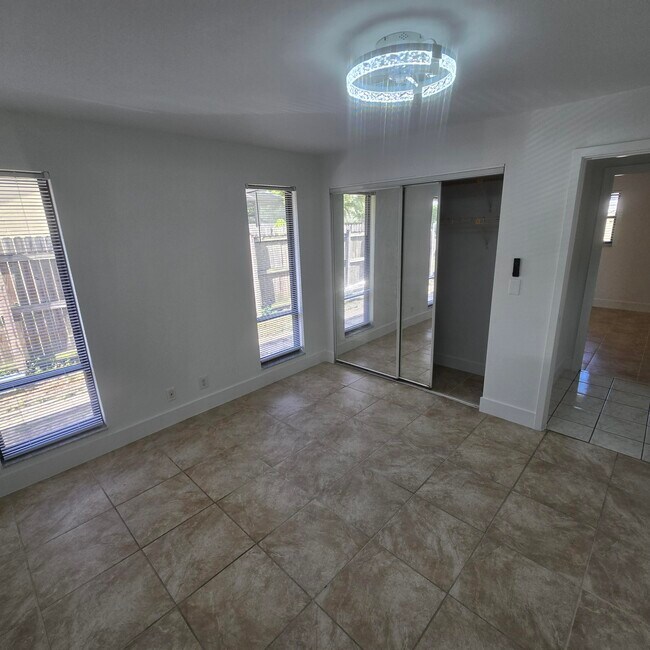 Building Photo - 1237 Wynnedale Rd