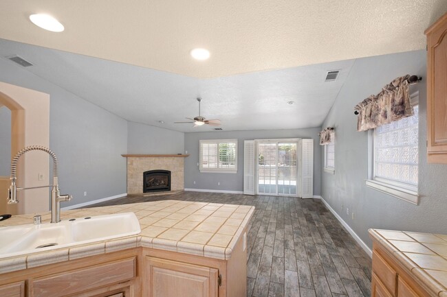 Building Photo - Beautiful 4-Bedroom, 2.5-Bathroom Home in ...