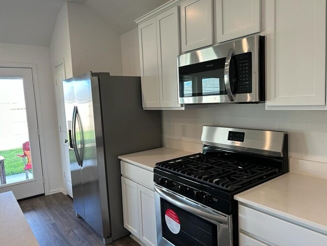 Building Photo - 7410 Hillside Arbor