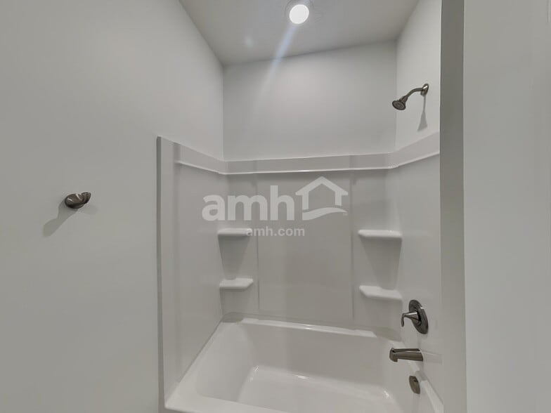 Building Photo - 998 Heritage Blvd