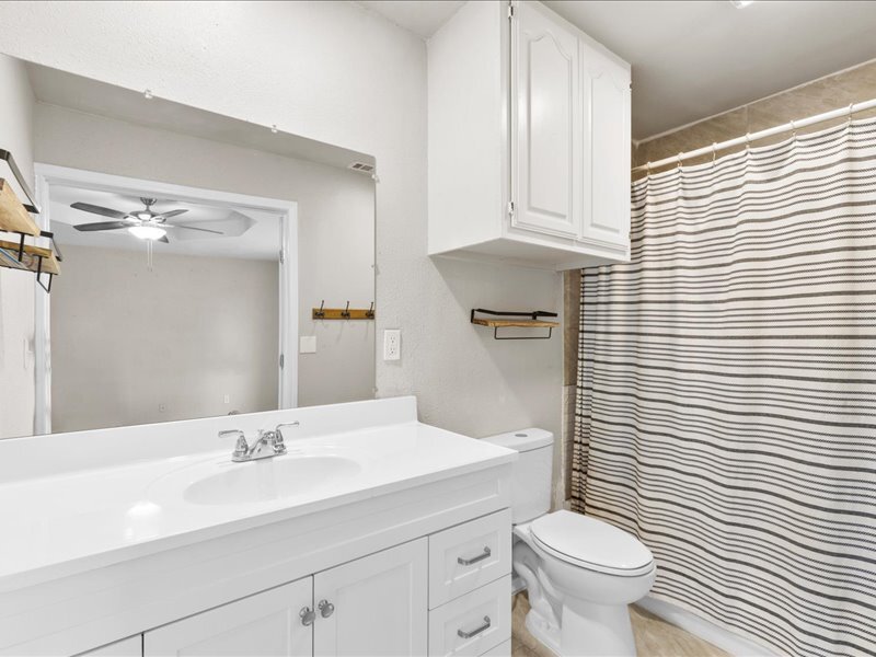 Master restroom - 9395 Green Springs Cir