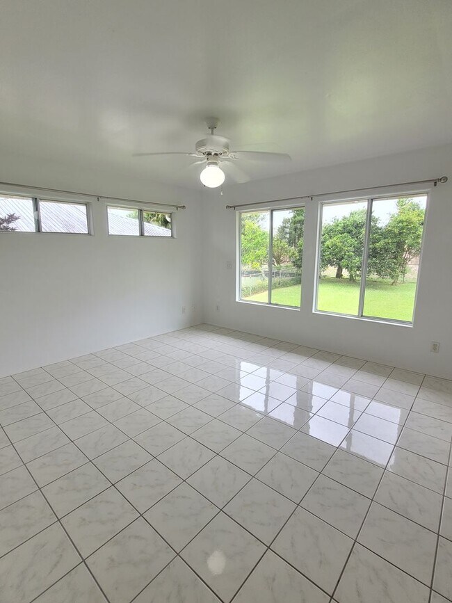 Building Photo - 105 Kaulike St