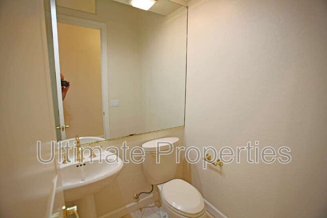 Building Photo - 11050 E Verbena Ln