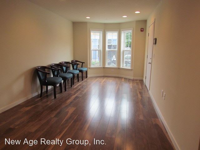 Building Photo - 136 S 46th St