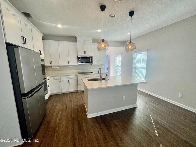 Building Photo - 2117 Hawkeye Pl