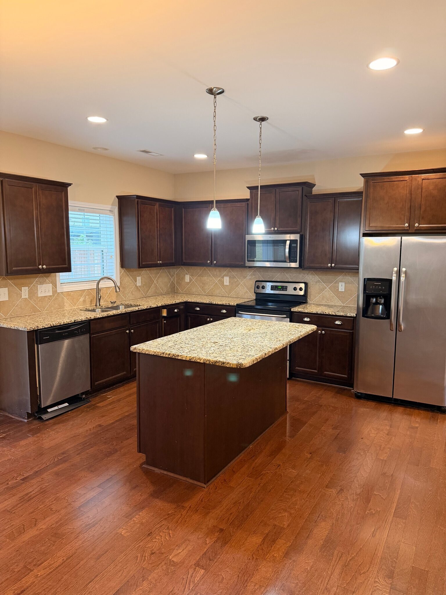 Building Photo - 54 Green Willow Dr