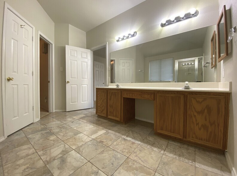 Building Photo - 2313 Modoc Dr