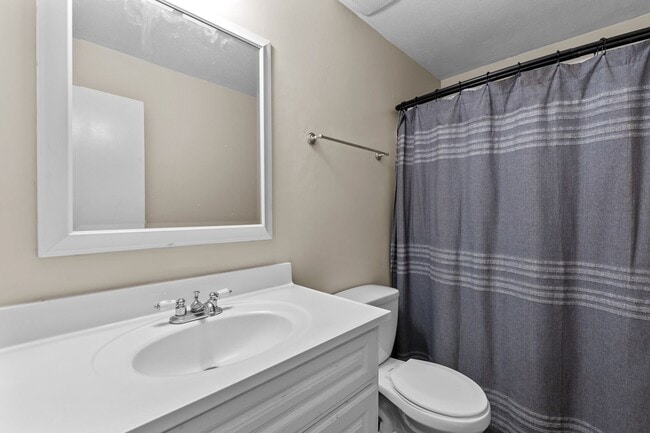 Building Photo - Bright & Cozy 2-Bedroom Townhouse with Solar Panels – Virginia Beach