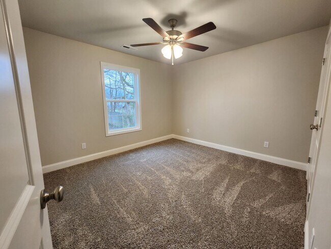 Building Photo - 5 Bedroom 2 Bathroom Home for Rent close t...