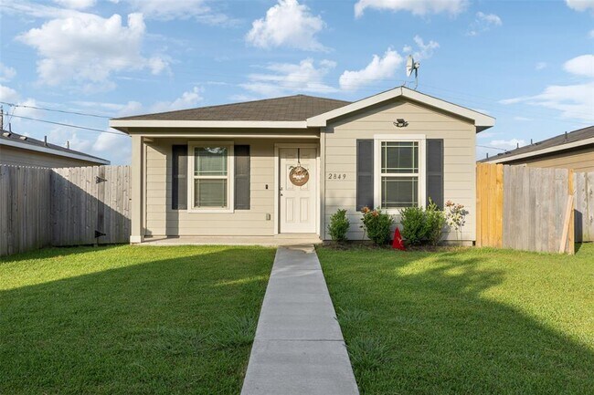 Primary Photo - 2849 Golf Crest Dr