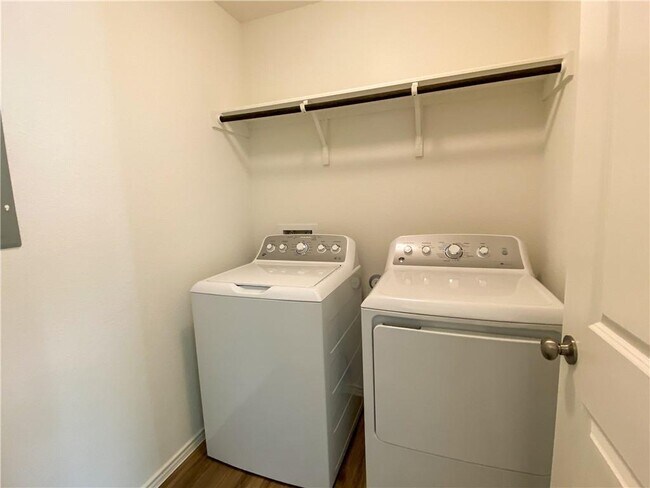 Building Photo - 301 Greatest Gift Wy