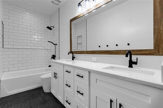 Building Photo - 1814 Barker Dr