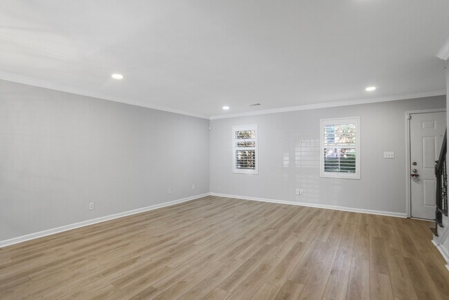 Building Photo - 115 Winding River Dr