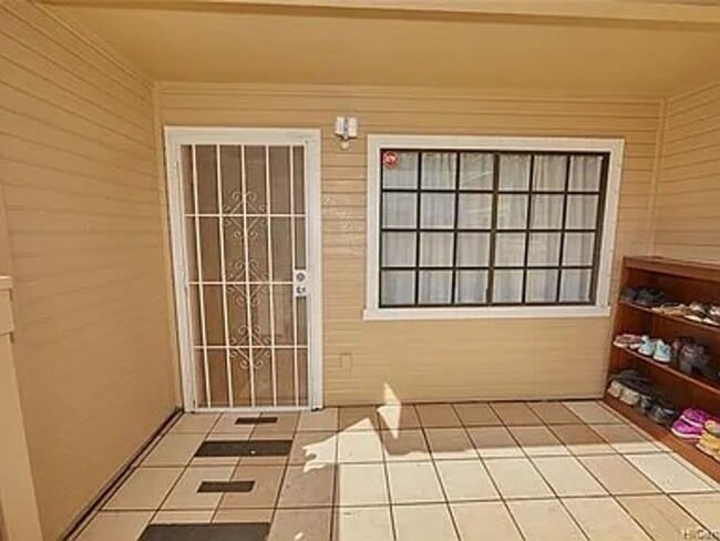 Building Photo - 2-Bedroom 1 Full Bath Ground-Floor Townhouse w/ 2 Assigned Parking in Pae Ko Gardens