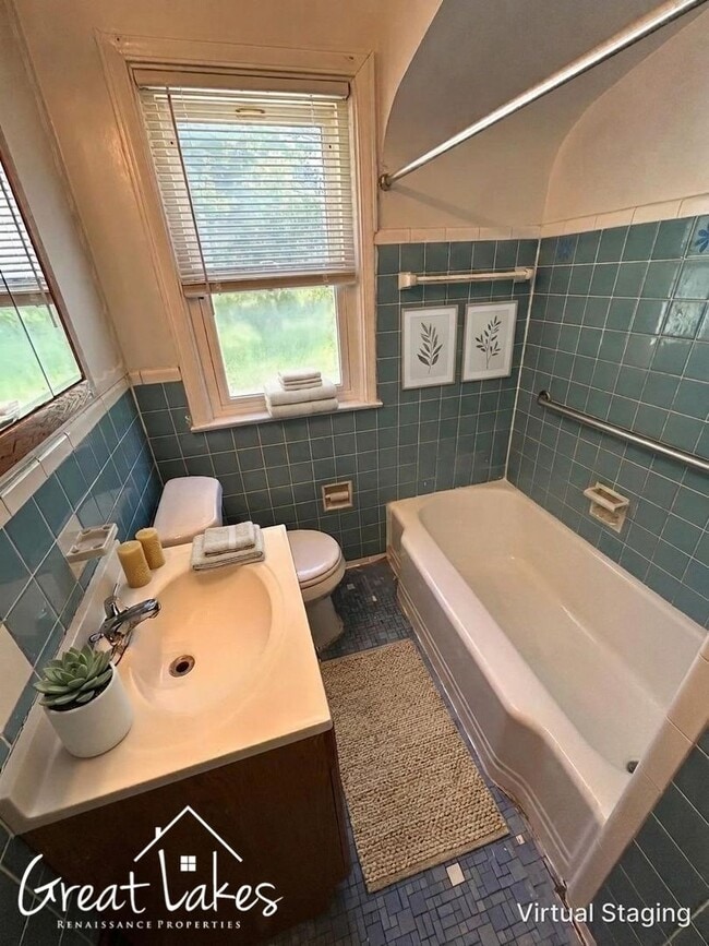 Building Photo - Beautiful 4 Bedroom 1 Bathroom now available for rent!