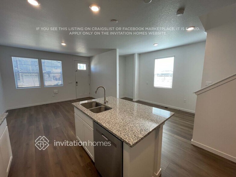 Building Photo - 279 S Uriah St