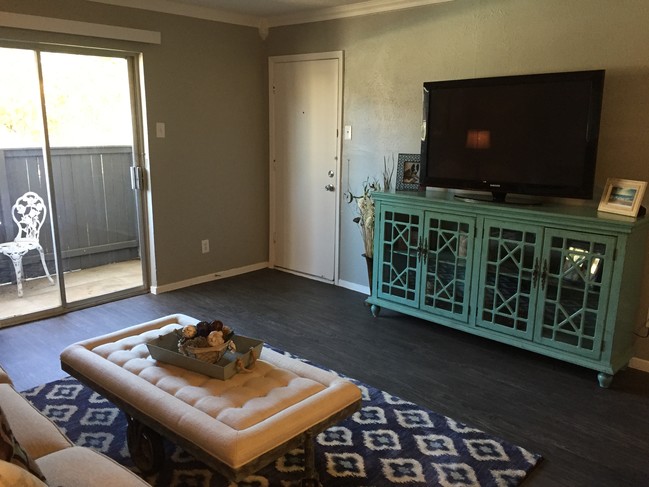 New UPGRADED Apartment - McCallum Highlands