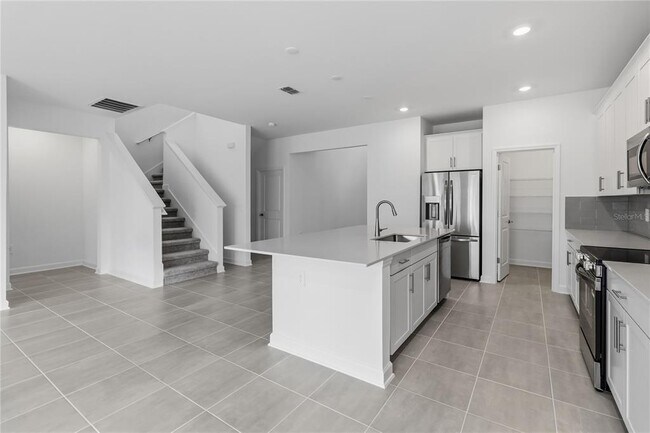 Building Photo - 5512 Fiona Ln