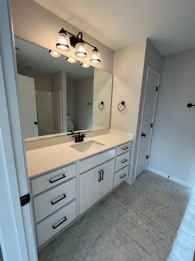 Building Photo - Perfect Paramount Point Property!