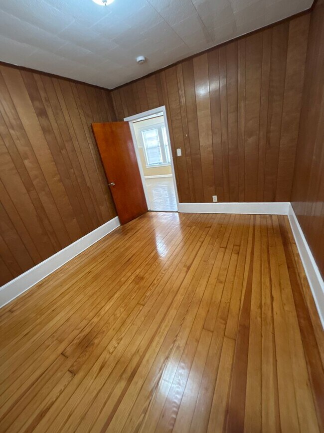 Building Photo - 72-74 Maple St