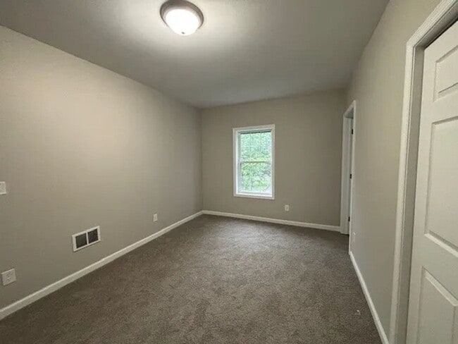 Building Photo - Charming 3-Bedroom Single-Family Home – Ne...