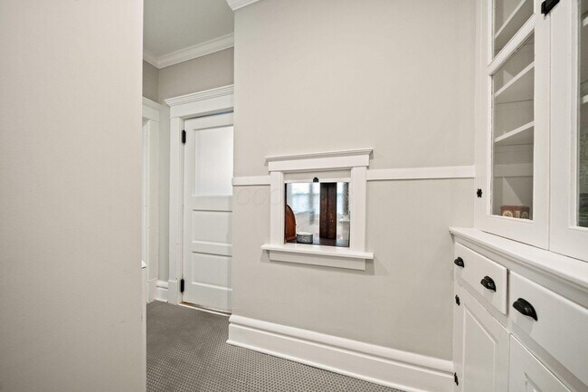 Building Photo - 503 S 3rd St