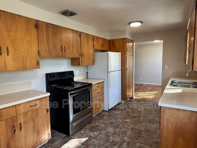 Building Photo - 1500 Brooklawn Dr