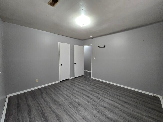 Building Photo - 776 Kenyon Ave
