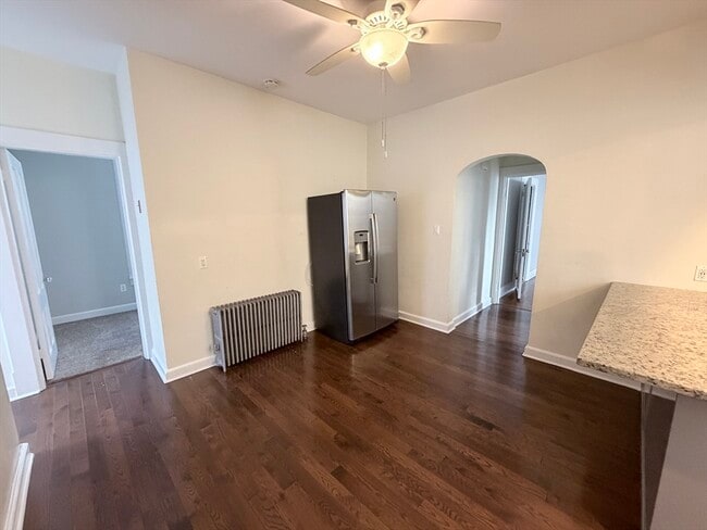 Building Photo - 82 School St