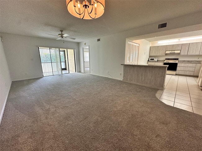 Building Photo - 9633 Riverside Dr