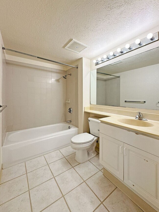 Building Photo - 3075 Ala Poha Pl