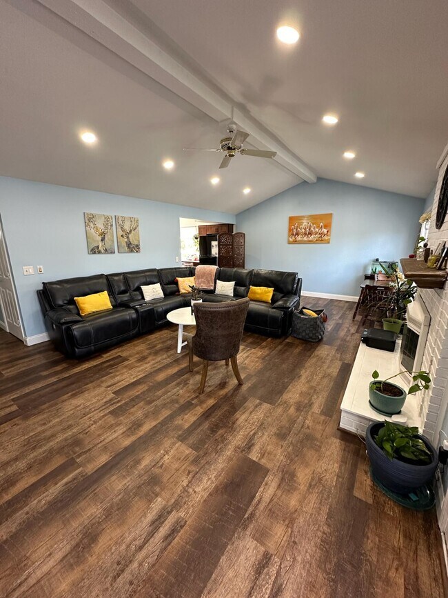 Building Photo - 5017 Saffron Dr