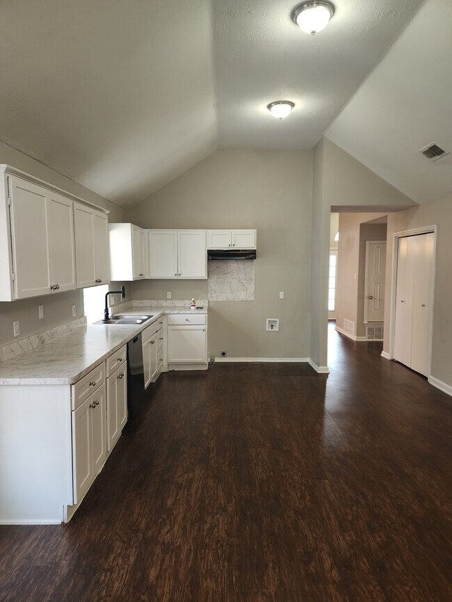 Building Photo - 700 Cross Ridge Ct