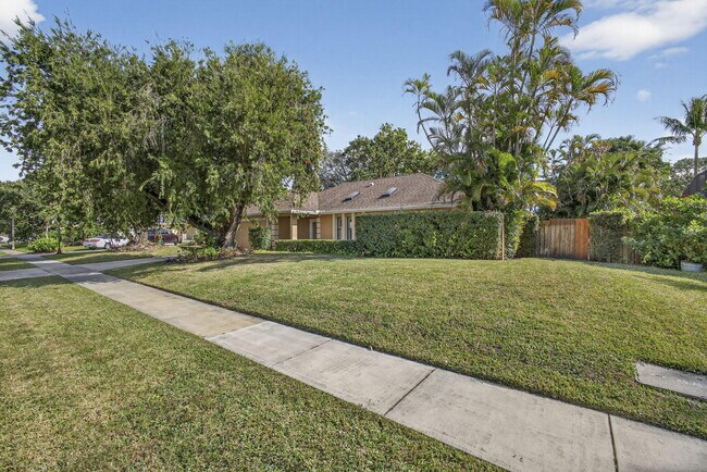 Building Photo - 1776 The 12th Fairway