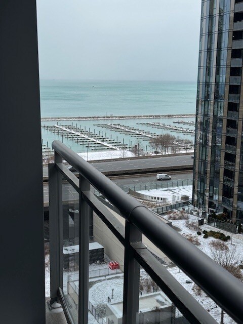 Building Photo - 450 E Waterside Dr