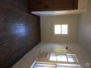 Building Photo - 1 bed/1 bath APT just south of downtown