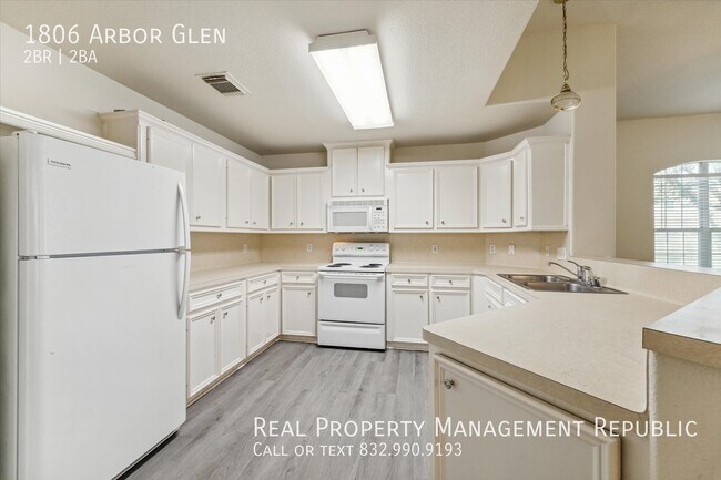 Building Photo - 1806 Arbor Glen