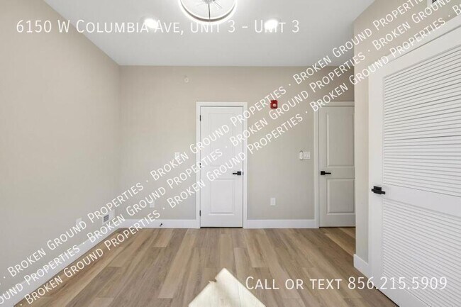 Building Photo - 6150 W Columbia Ave