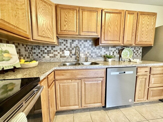 Building Photo - Updated & READY NOW!! A 3-Bedroom Great Neck Home! Excellent Schools! All Appliances Convey!