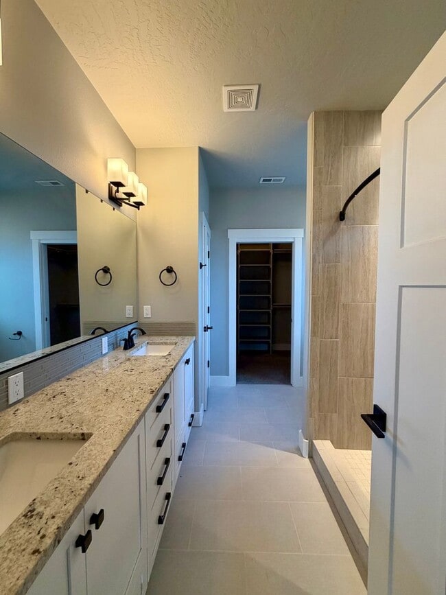 Building Photo - Gorgeous Craftsman Home- 5 bed, 3 Full Bath- Includes Landscaping!