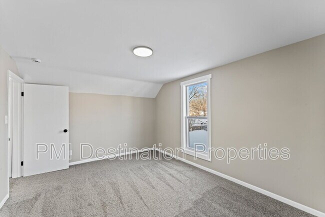 Building Photo - 811 N 10th St