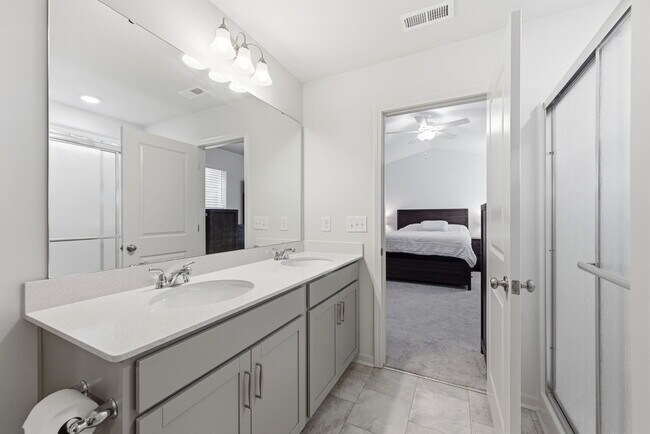 Building Photo - 305 Ruby Baird Dr