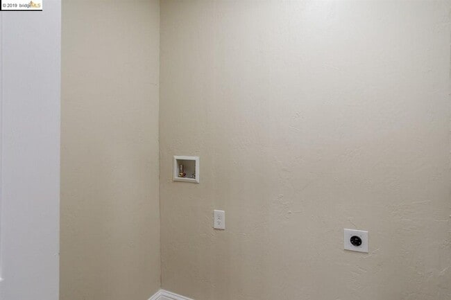 Building Photo - 106 Chanslor Ave