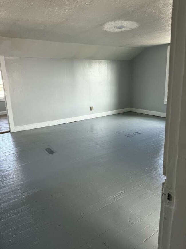 Building Photo - 25TH ST