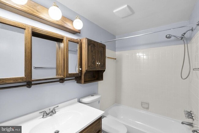 Building Photo - 18050 Chalet Dr