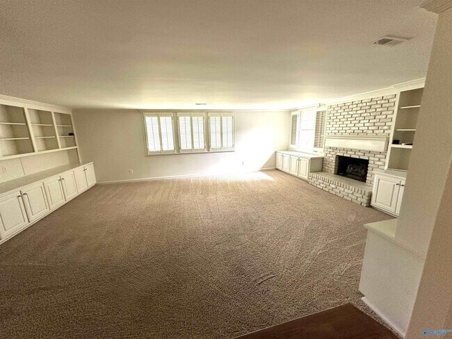 Building Photo - 1406 E Olive Dr SE