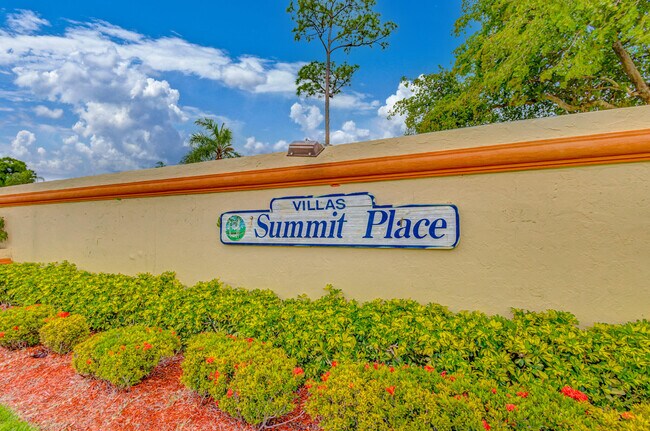 Building Photo - 1240 Summit Pl Cir