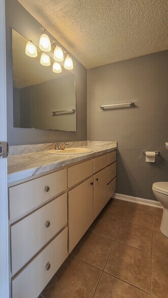 Building Photo - 103 Sandlewood Dr
